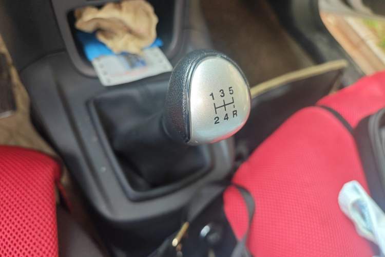Used Ford Fiesta 2013 Hatchback 1.5L Manual Fashion Edition Gear Lever