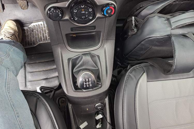 Used Ford Fiesta 2013 Sedan 1.5L Manual Fashion Edition Gear Lever