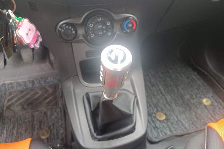Used Ford Fiesta 2013 Hatchback 1.5L Manual Fashion Edition Gear Lever