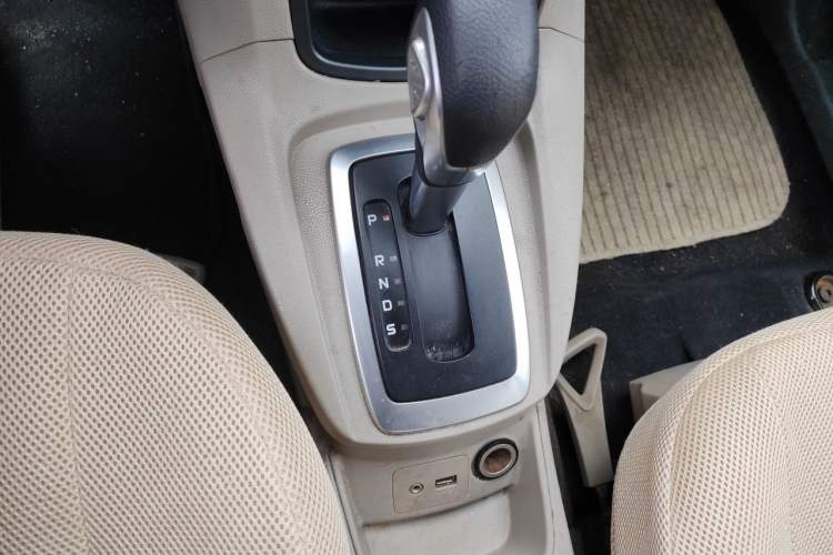 Used Ford Fiesta 2013 Sedan 1.5L Automatic Fashion Edition Gear Lever