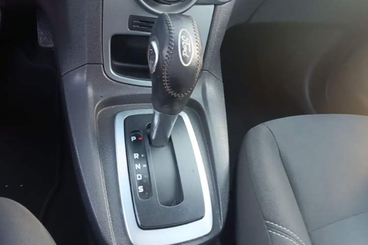 Used Ford Fiesta 2013 Hatchback 1.5L Automatic Fashion Edition Gear Lever