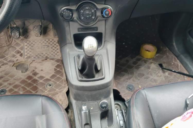 Used Ford Fiesta 2013 Sedan 1.5L Manual Fashion Edition Gear Lever