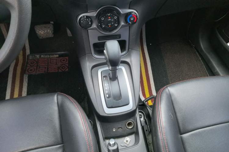 Used Ford Fiesta 2013 Hatchback 1.5L Automatic Fashion Edition Gear Lever