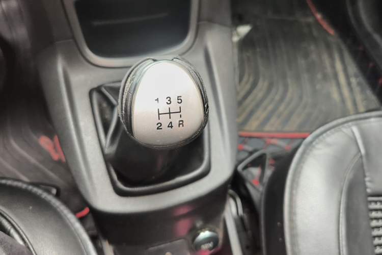 Used Ford Fiesta 2013 Sedan 1.5L Manual Fashion Edition Gear Lever