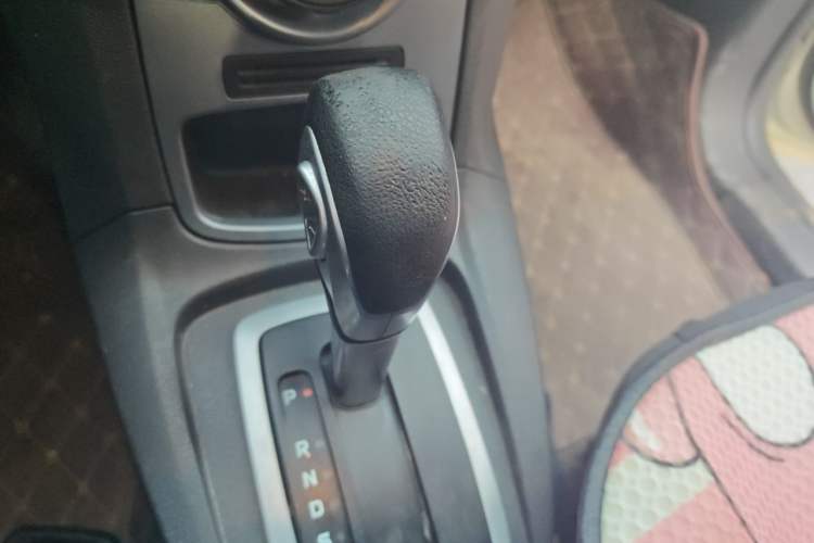 Used Ford Fiesta 2013 Hatchback 1.5L Automatic Fashion Edition Gear Lever