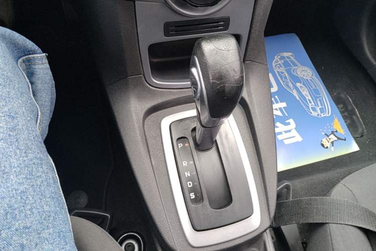 Used Ford Fiesta 2013 Hatchback 1.5L Automatic Fashion Edition Gear Lever