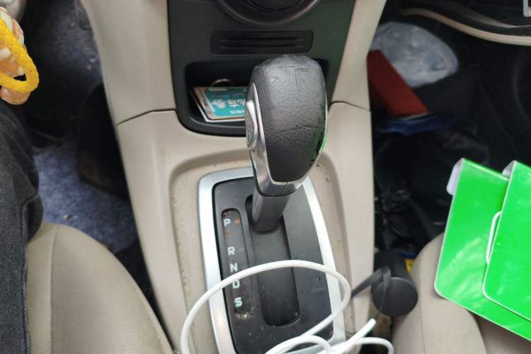 Used Ford Fiesta 2013 Sedan 1.5L Automatic Fashion Edition Gear Lever