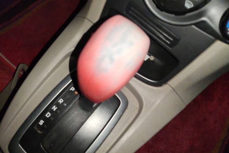 Used Ford Fiesta 2013 Sedan 1.5L Automatic Fashion Edition Gear Lever