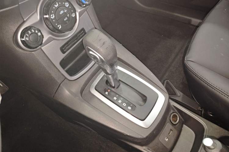Used Ford Fiesta 2013 Hatchback 1.5L Automatic Fashion Edition Gear Lever