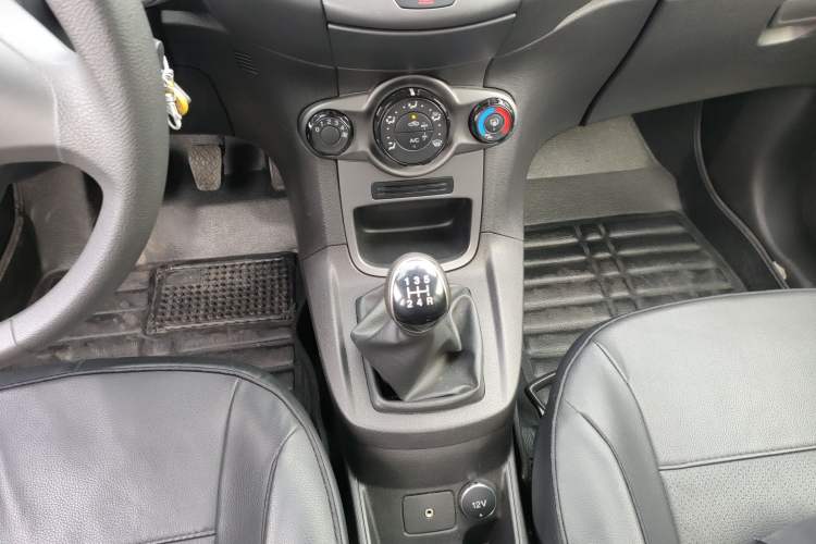 Used Ford Fiesta 2013 Hatchback 1.5L Manual Fashion Edition Gear Lever