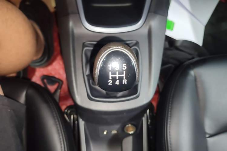 Used Ford Fiesta 2013 Hatchback 1.5L Manual Fashion Edition Gear Lever