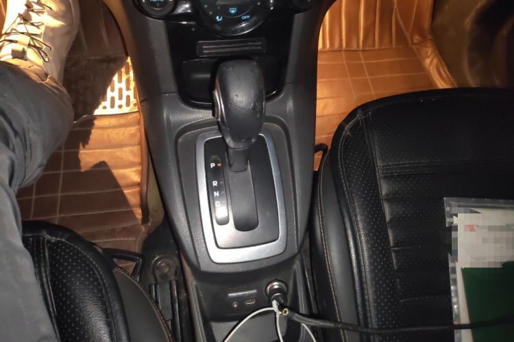 Used Ford Fiesta 2013 Hatchback 1.5L Automatic Dynamic Model Gear Lever