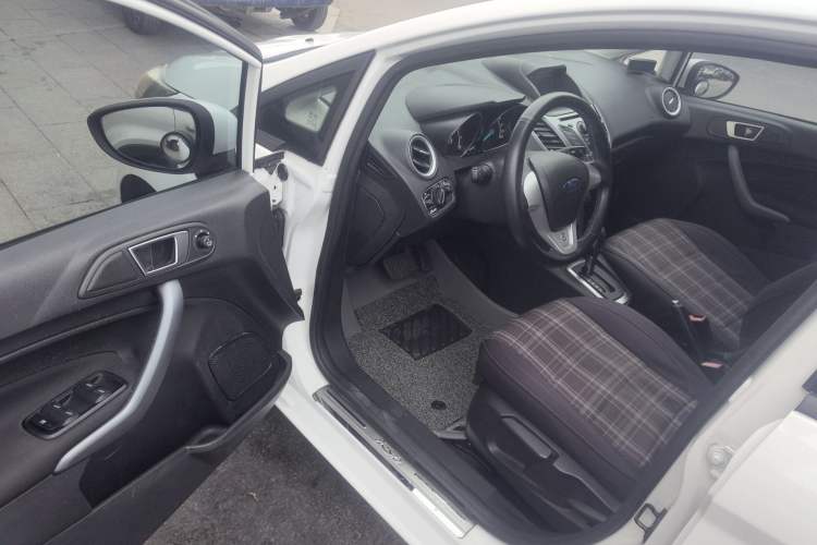 Used Ford Fiesta 2013 Hatchback 1.5L Automatic Fashion Edition Interior 3