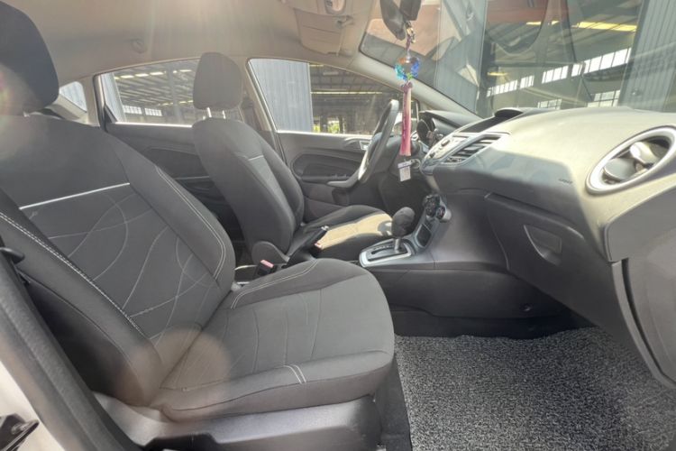 Used Ford Fiesta 2013 Hatchback 1.5L Automatic Fashion Edition Interior 4