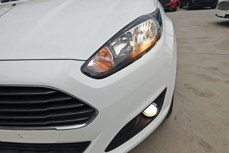 Used Ford Fiesta 2013 Hatchback 1.5L Automatic Fashion Edition Left Front Headlight