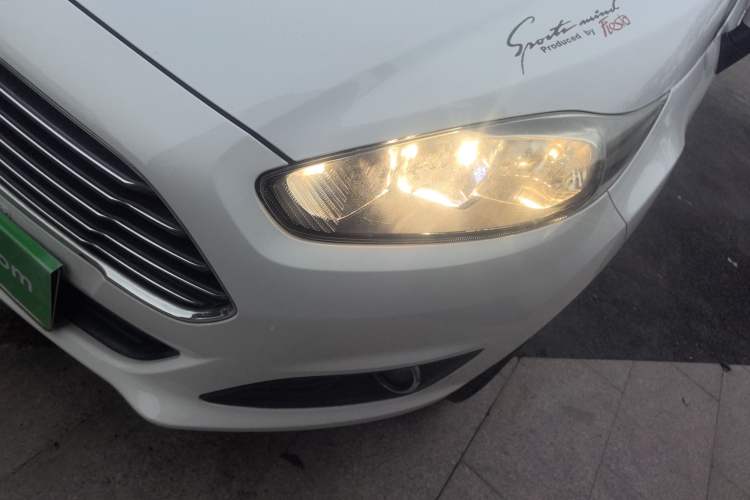 Used Ford Fiesta 2013 Hatchback 1.5L Automatic Fashion Edition Left Front Headlight