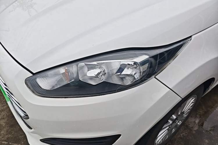 Used Ford Fiesta 2013 Hatchback 1.5L Manual Fashion Edition Left Front Headlight