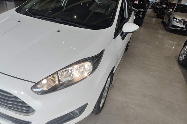 Used Ford Fiesta 2013 Hatchback 1.5L Automatic Fashion Edition Left Front Headlight