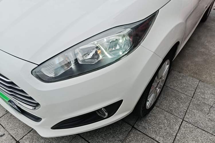 Used Ford Fiesta 2013 Hatchback 1.5L Automatic Fashion Edition Left Front Headlight