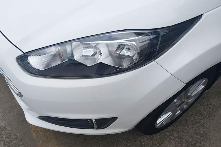 Used Ford Fiesta 2013 Hatchback 1.5L Automatic Fashion Edition Left Front Headlight