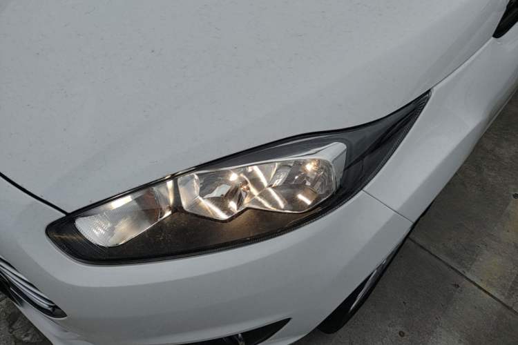 Used Ford Fiesta 2013 Hatchback 1.5L Automatic Fashion Edition Left Front Headlight