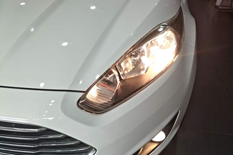 Used Ford Fiesta 2013 Hatchback 1.5L Automatic Fashion Edition Left Front Headlight