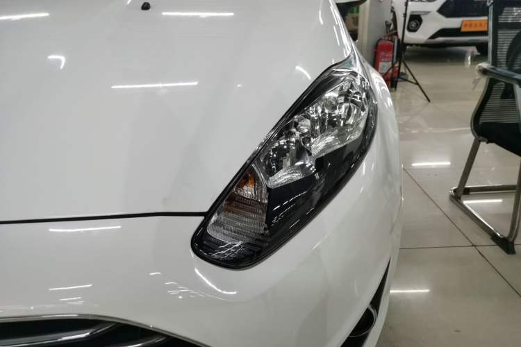 Used Ford Fiesta 2013 Hatchback 1.5L Automatic Fashion Edition Left Front Headlight