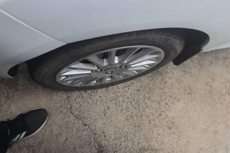 Used Ford Fiesta 2013 Sedan 1.5L Manual Fashion Edition Left Front Wheel Hub