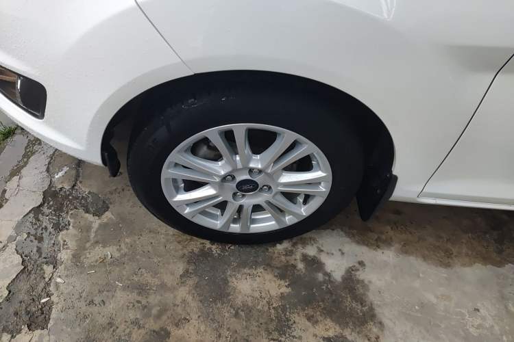 Used Ford Fiesta 2013 Hatchback 1.5L Automatic Fashion Edition Left Front Wheel Hub