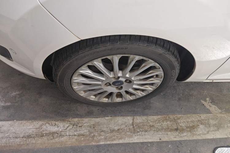 Used Ford Fiesta 2013 Hatchback 1.5L Automatic Sport Model Left Front Wheel Hub