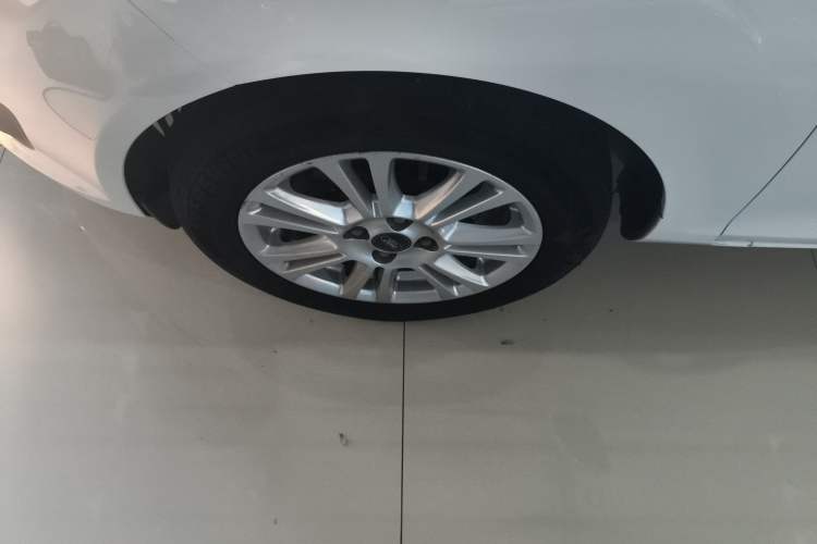Used Ford Fiesta 2013 Hatchback 1.5L Automatic Fashion Edition Left Front Wheel Hub