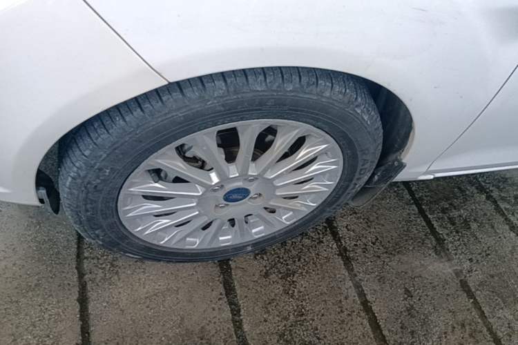 Used Ford Fiesta 2013 Hatchback 1.5L Automatic Sport Model Left Front Wheel Hub