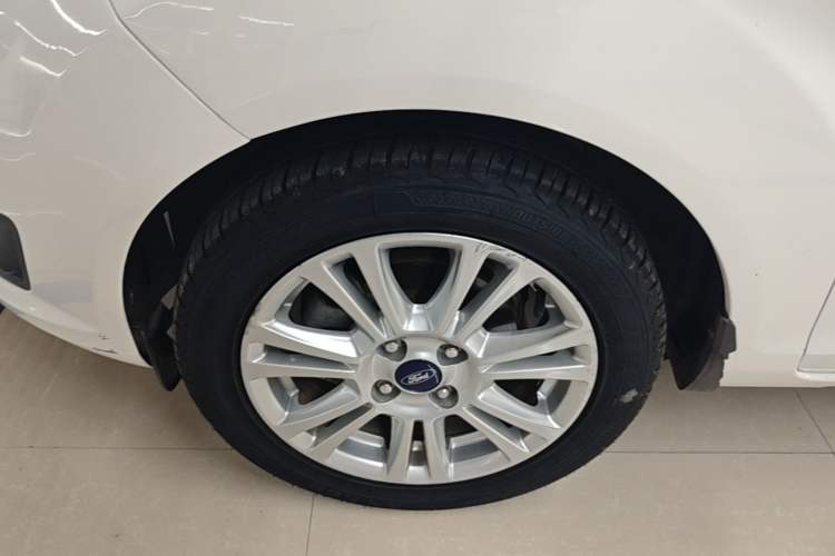 Used Ford Fiesta 2013 Hatchback 1.5L Automatic Fashion Edition Left Front Wheel Hub