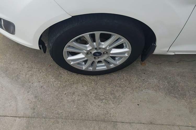 Used Ford Fiesta 2013 Hatchback 1.5L Automatic Fashion Edition Left Front Wheel Hub