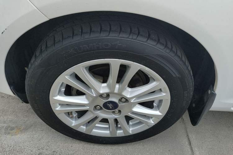 Used Ford Fiesta 2013 Hatchback 1.5L Automatic Fashion Edition Left Front Wheel Hub