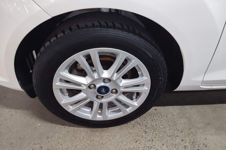 Used Ford Fiesta 2013 Hatchback 1.5L Manual Fashion Edition Left Front Wheel Hub