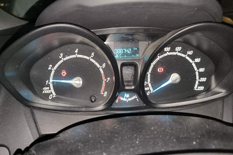 Used Ford Fiesta 2013 Sedan 1.5L Manual Fashion Edition Odometer Close Up