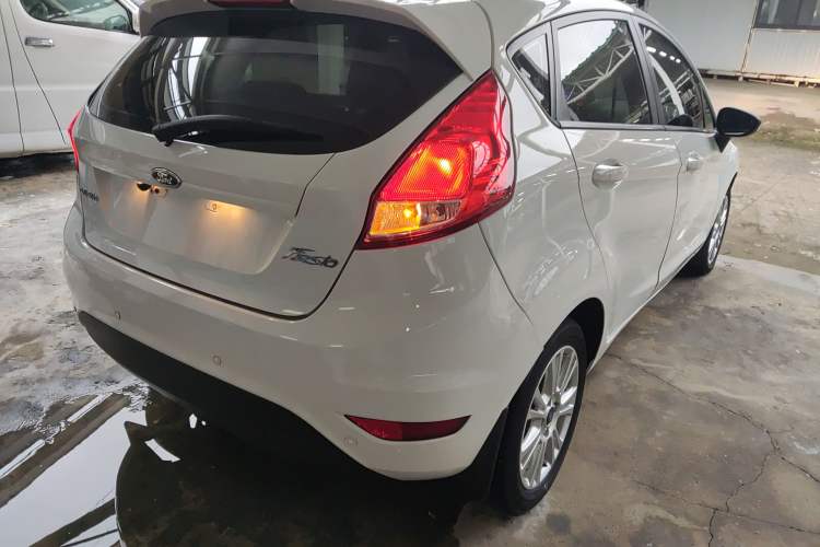Used Ford Fiesta 2013 Hatchback 1.5L Automatic Fashion Edition Rear Right 45 Deg