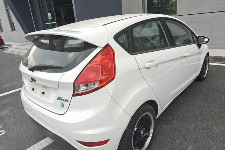 Used Ford Fiesta 2013 Hatchback 1.5L Manual Fashion Edition Rear Right 45 Deg