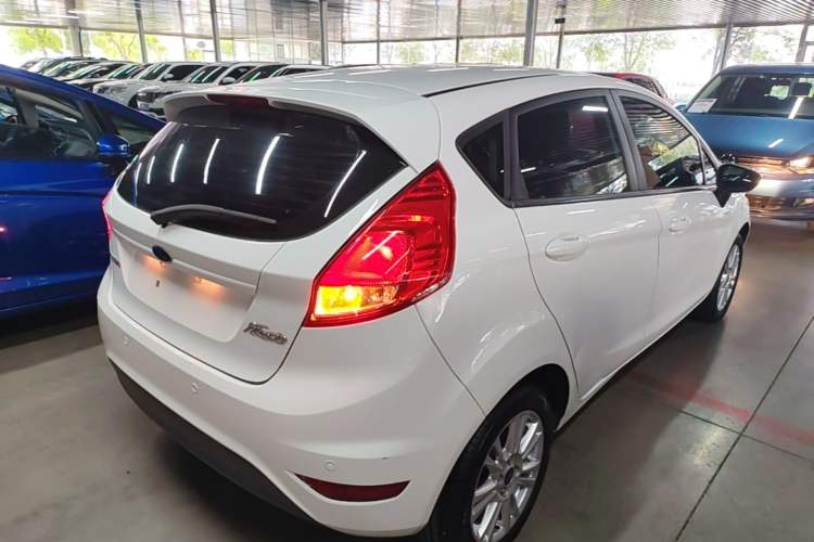 Used Ford Fiesta 2013 Hatchback 1.5L Manual Fashion Edition Rear Right 45 Deg