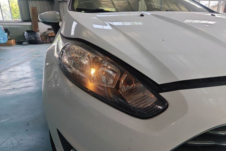 Used Ford Fiesta 2013 Hatchback 1.5L Automatic Fashion Edition Right Front Headlight
