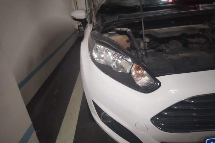 Used Ford Fiesta 2013 Hatchback 1.5L Automatic Fashion Edition Right Front Headlight