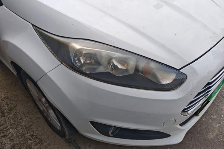 Used Ford Fiesta 2013 Hatchback 1.5L Automatic Fashion Edition Right Front Headlight