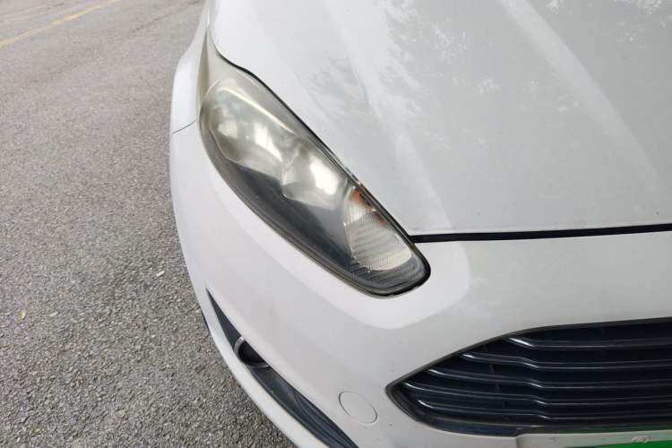 Used Ford Fiesta 2013 Hatchback 1.5L Automatic Fashion Edition Right Front Headlight