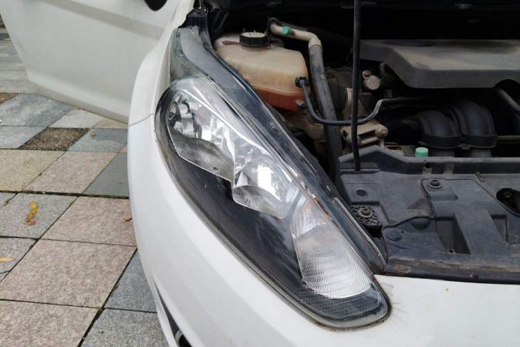 Used Ford Fiesta 2013 Hatchback 1.5L Automatic Fashion Edition Right Front Headlight