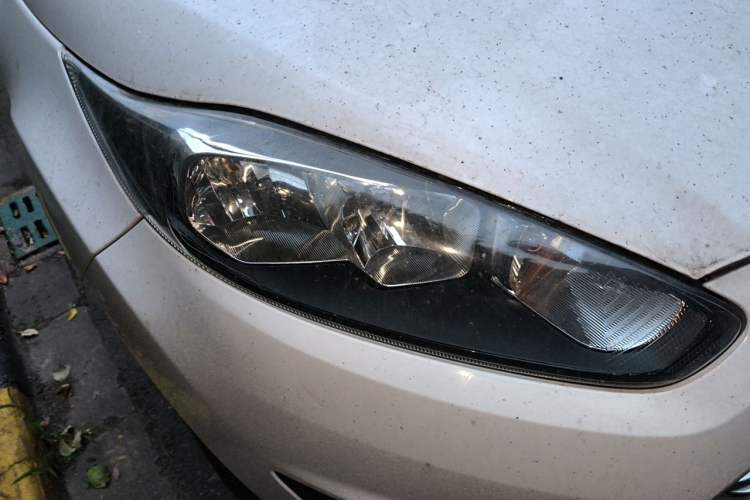 Used Ford Fiesta 2013 Hatchback 1.5L Automatic Fashion Edition Right Front Headlight