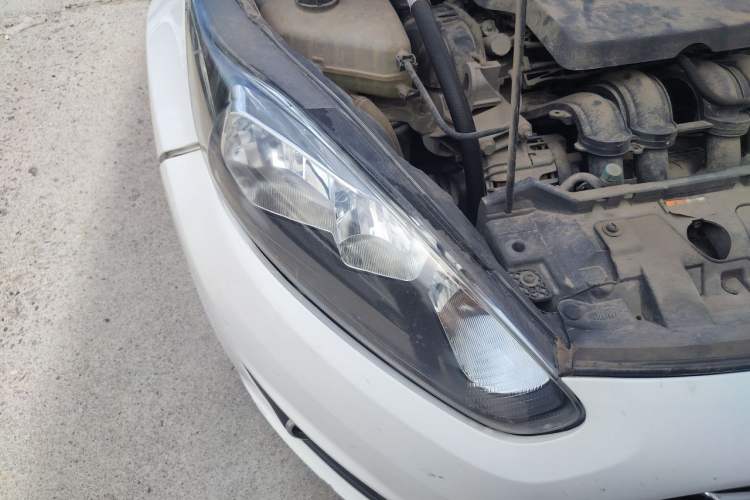 Used Ford Fiesta 2013 Hatchback 1.5L Automatic Fashion Edition Right Front Headlight