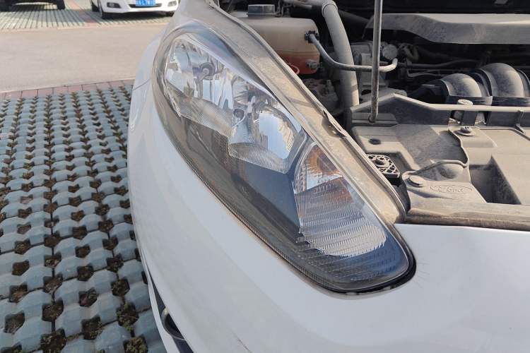 Used Ford Fiesta 2013 Hatchback 1.5L Automatic Fashion Edition Right Front Headlight