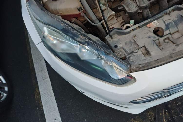 Used Ford Fiesta 2013 Hatchback 1.5L Automatic Fashion Edition Right Front Headlight