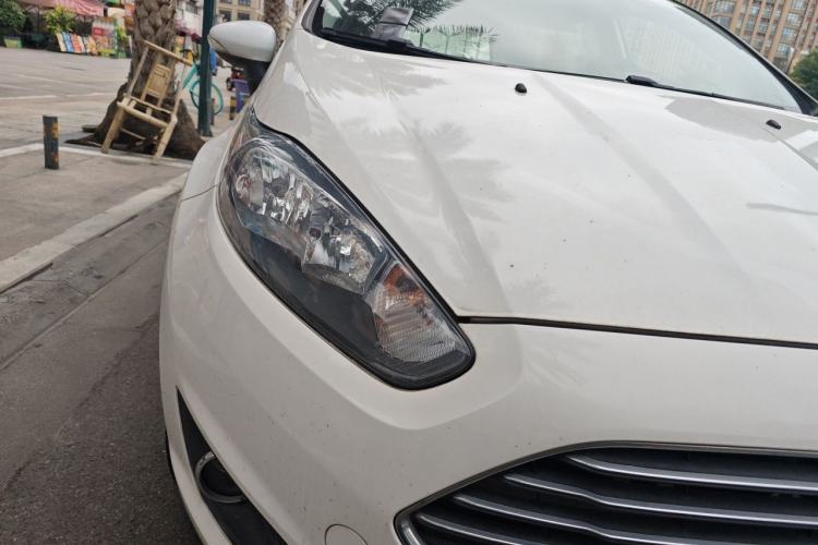 Used Ford Fiesta 2013 Hatchback 1.5L Automatic Fashion Edition Right Front Headlight
